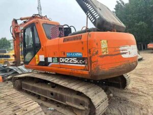 DOOSAN DH225-7 used excavator photo 1