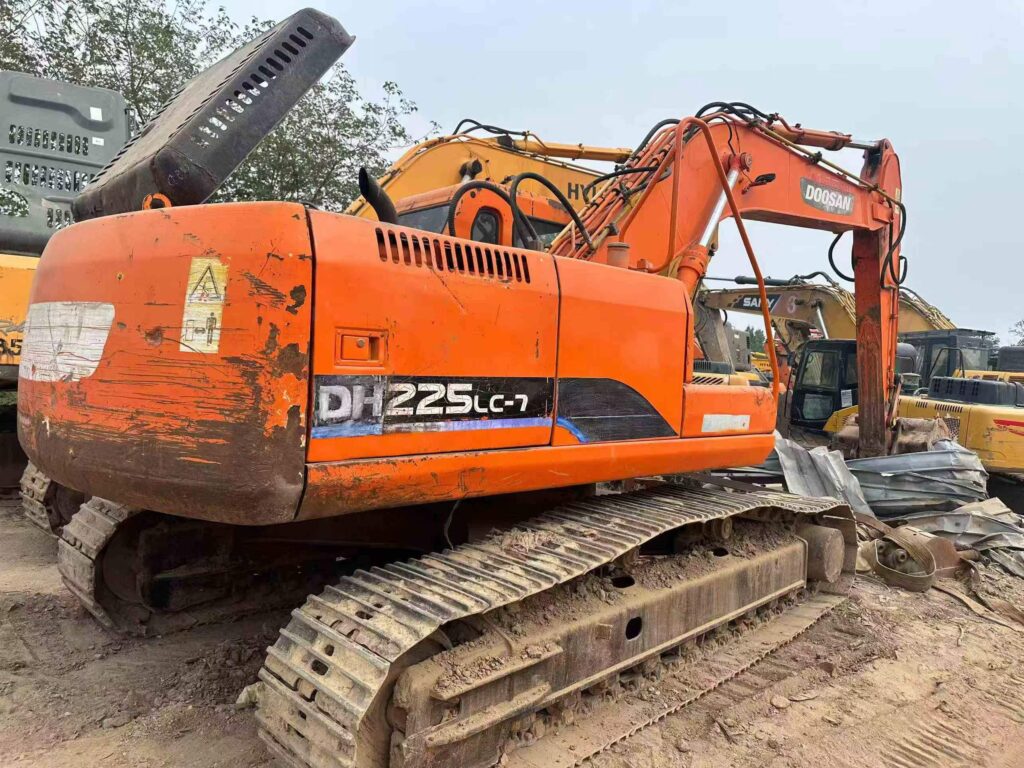 DOOSAN DH225-7 used excavator photo 4
