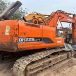 DOOSAN DH225-7 used excavator photo 4