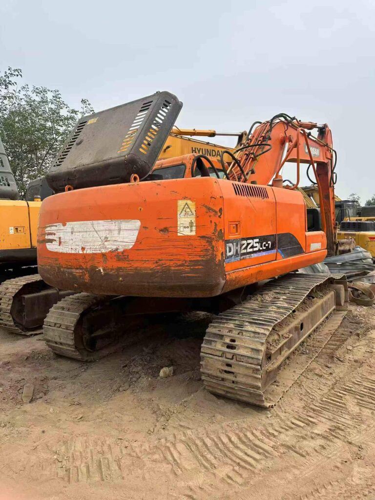 DOOSAN DH225-7 used excavator photo 5
