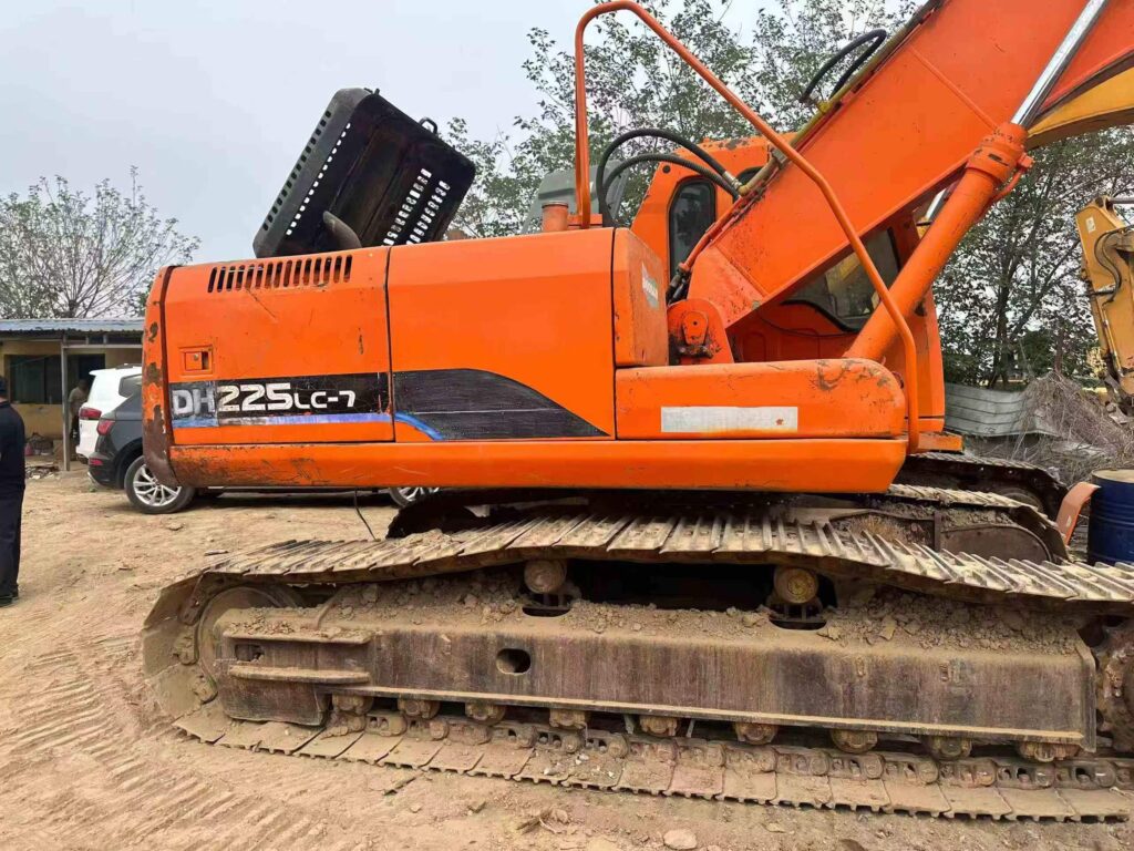 DOOSAN DH225-7 used excavator photo 7