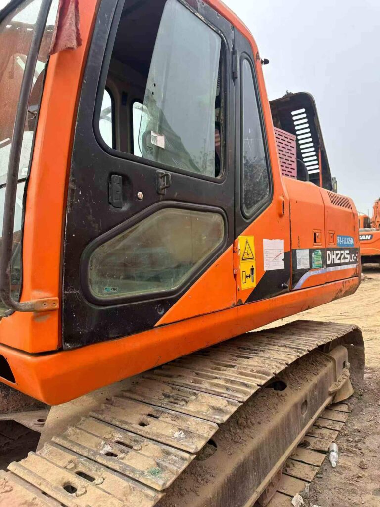 DOOSAN DH225-7 used excavator photo 8