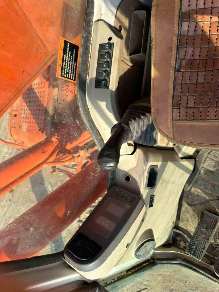 DOOSAN DH225-9 used excavator photo 3