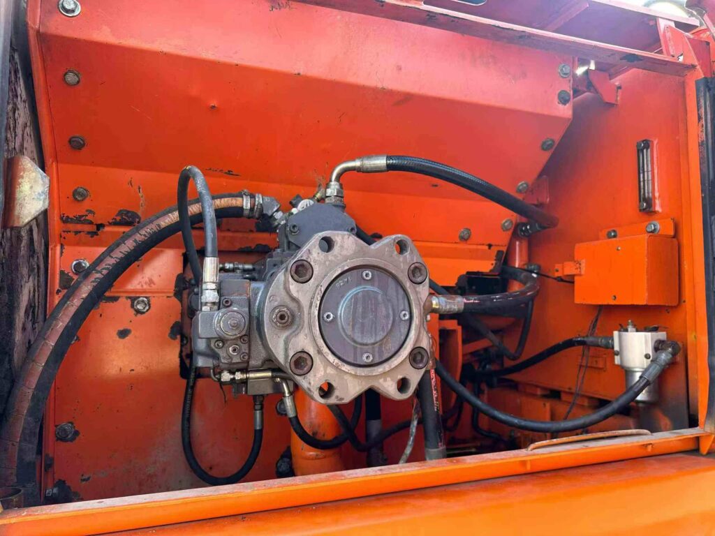 DOOSAN DH225-9 used excavator photo 4