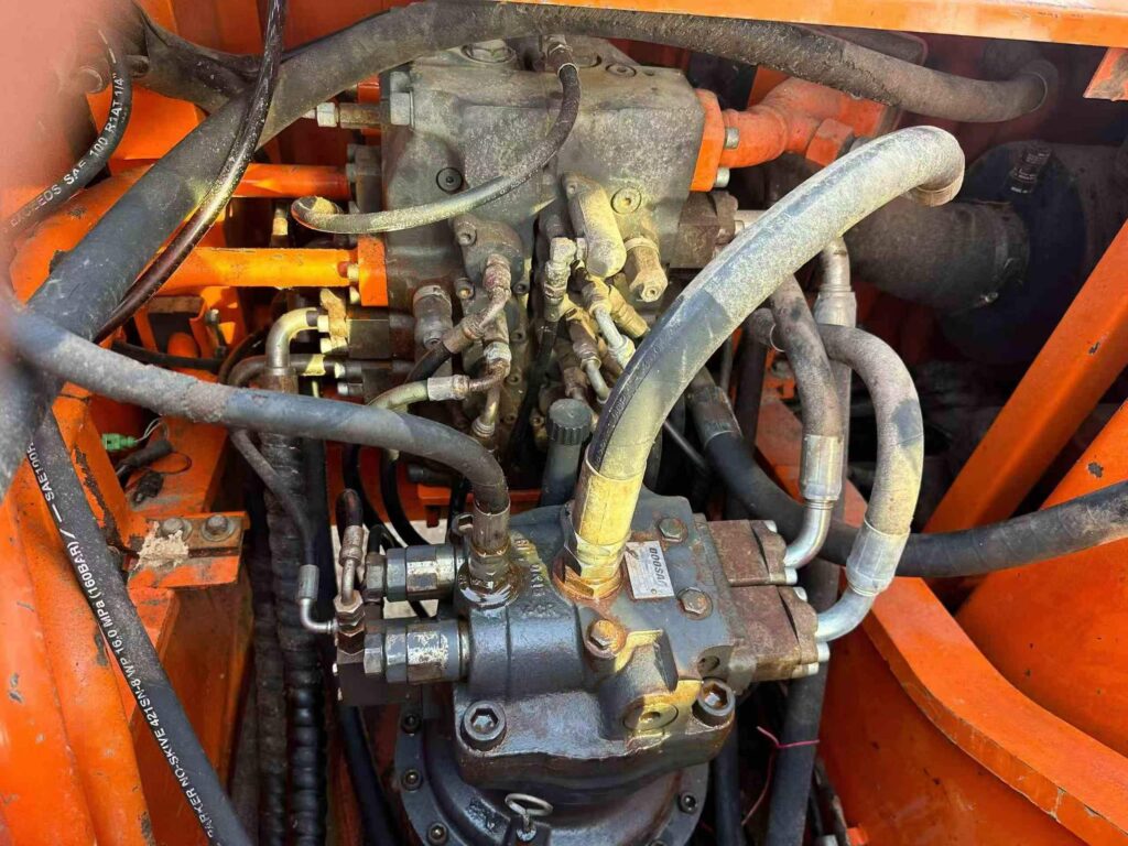 DOOSAN DH225-9 used excavator photo 7