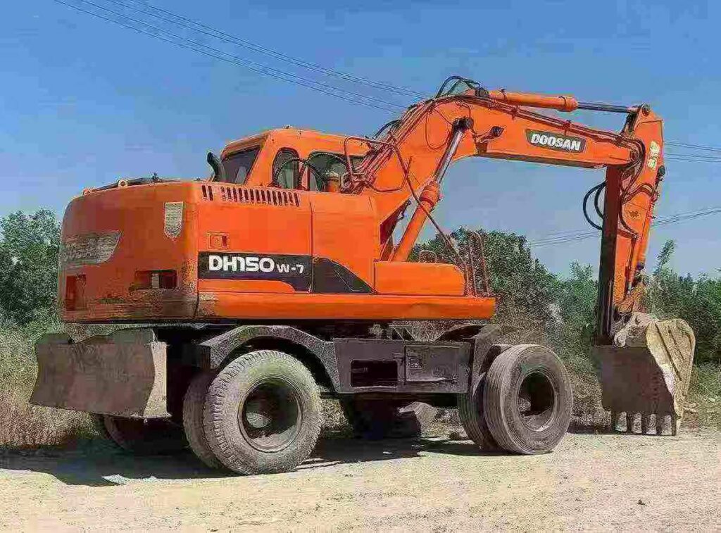 DOOSAN DX150 used excavator photo 2
