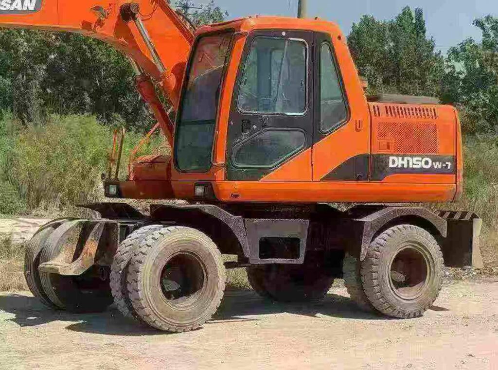 DOOSAN DX150 used excavator photo 3