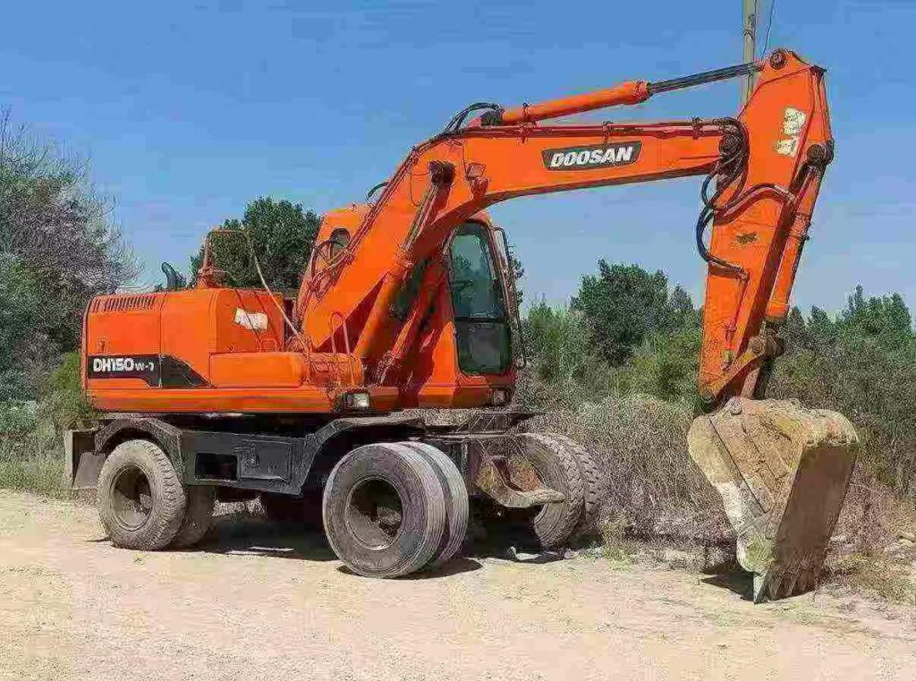 DOOSAN DX150 used excavator photo 4