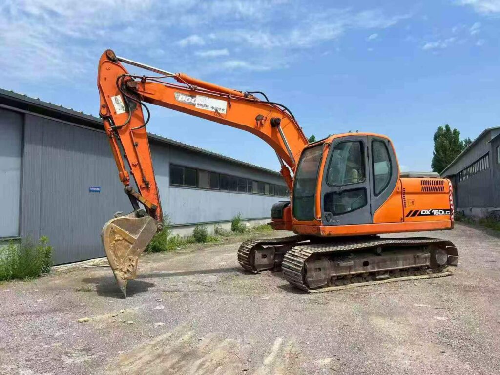 DOOSAN DX150 used excavator photo 2