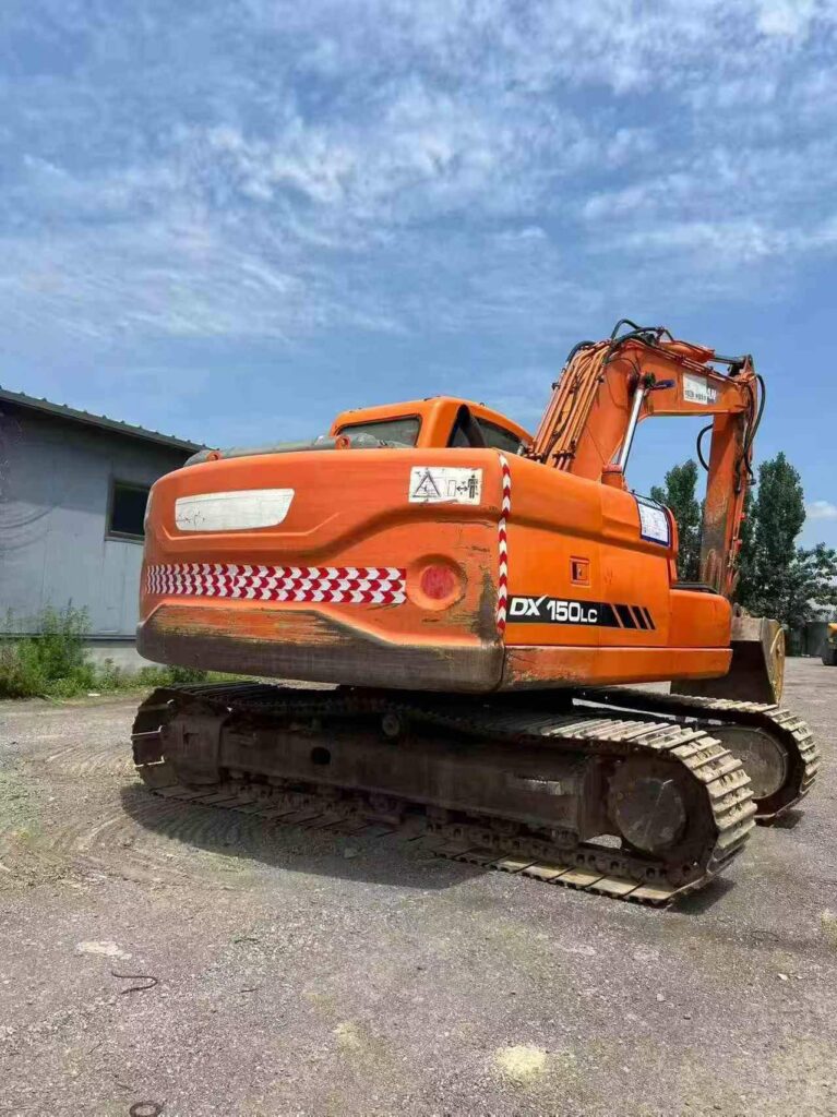 DOOSAN DX150 used excavator photo 3