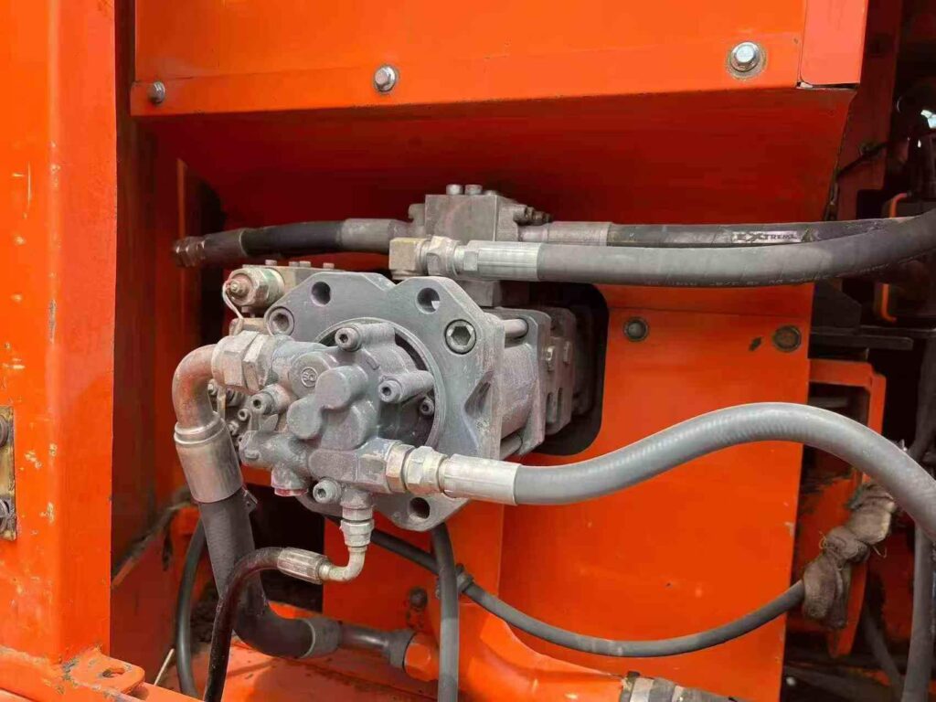 DOOSAN DX150 used excavator photo 5