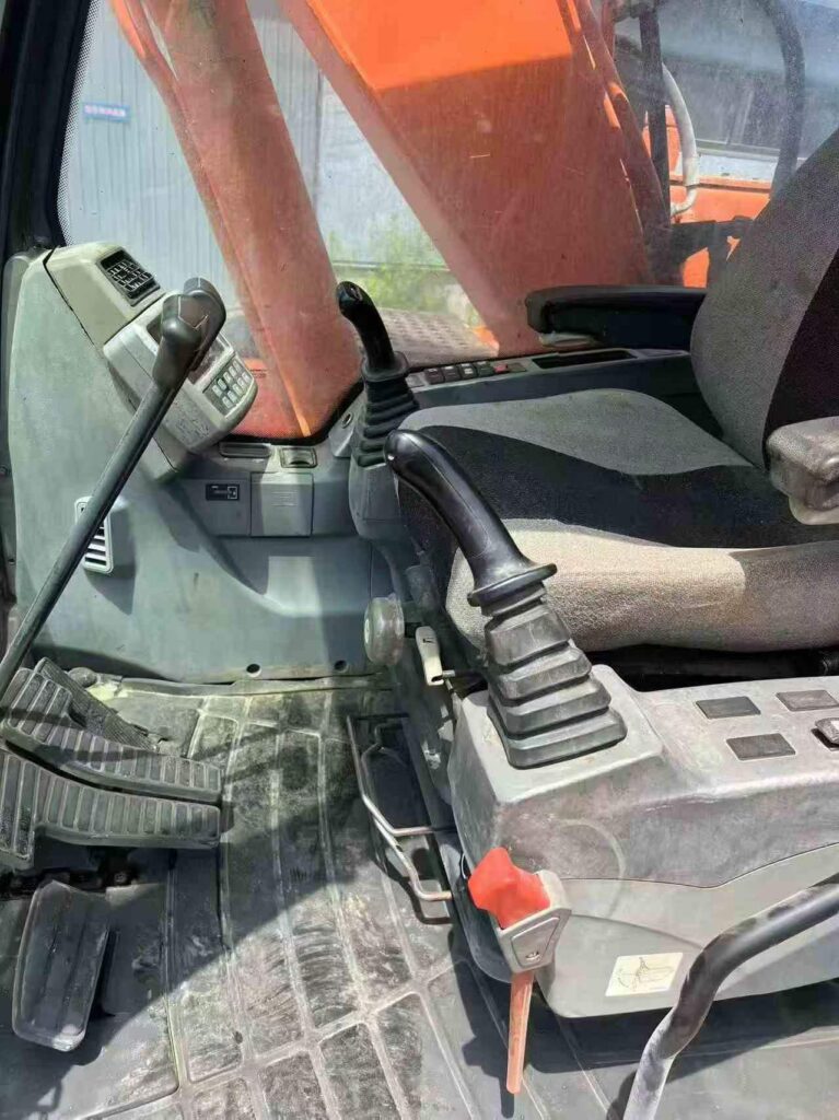 DOOSAN DX150 used excavator photo 6