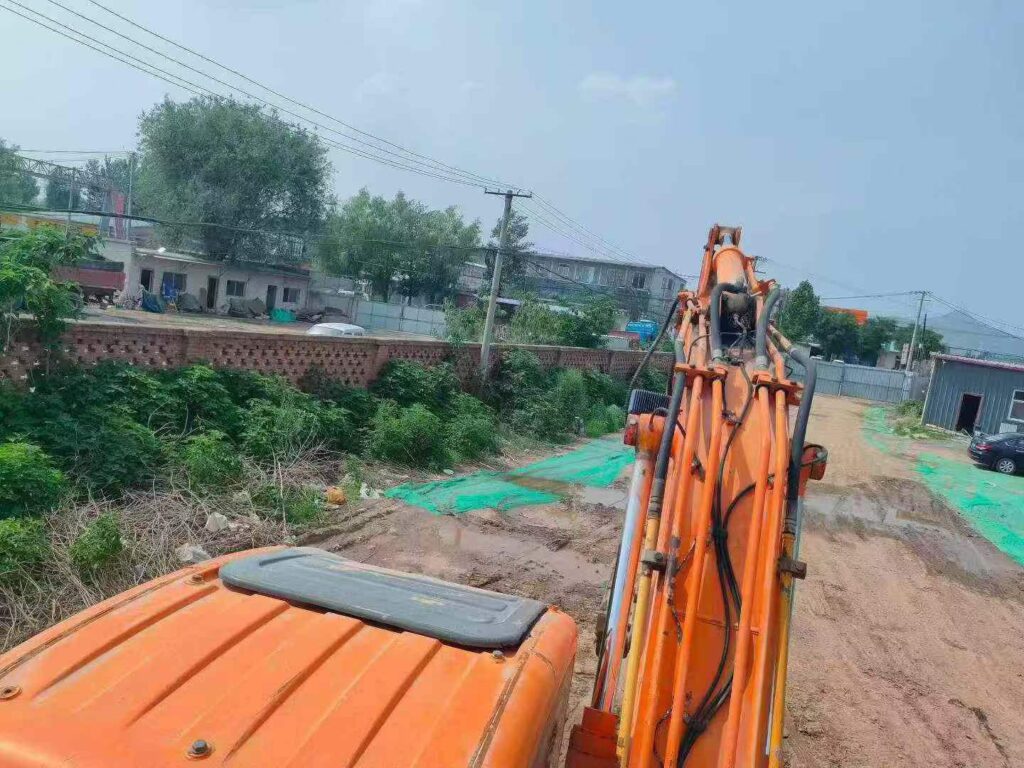 DOOSAN DX150 used excavator photo 9