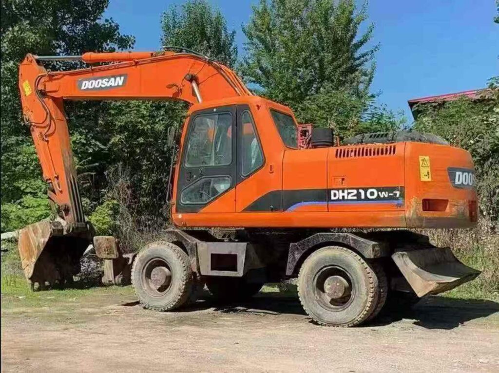 DOOSAN DX210 used excavator photo 1