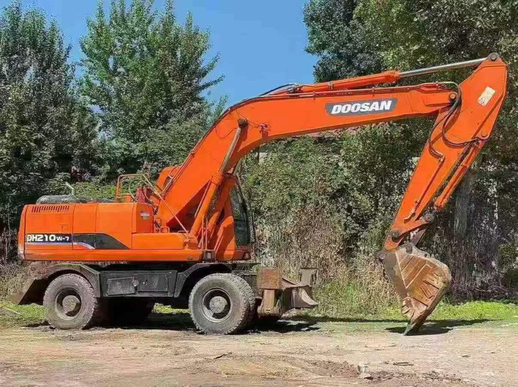DOOSAN DX210 used excavator photo 2