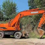 DOOSAN DX210 used excavator photo 2