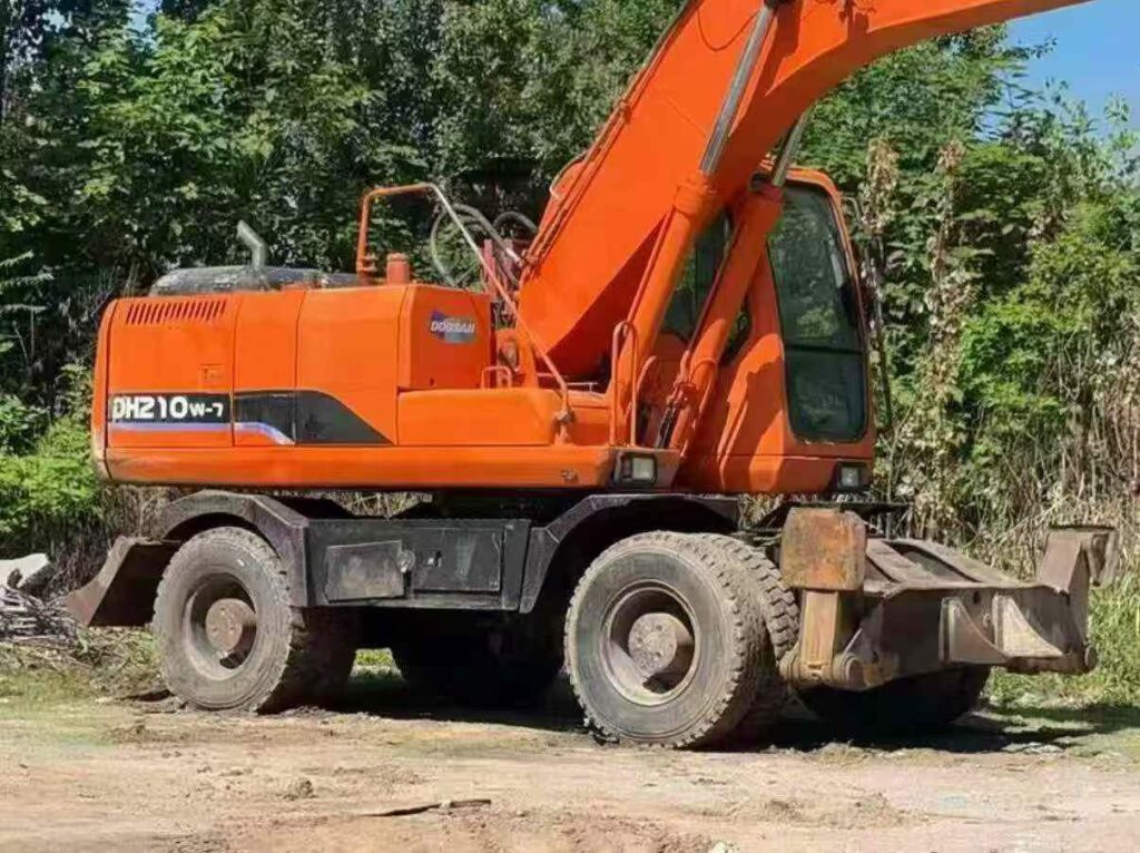DOOSAN DX210 used excavator photo 4