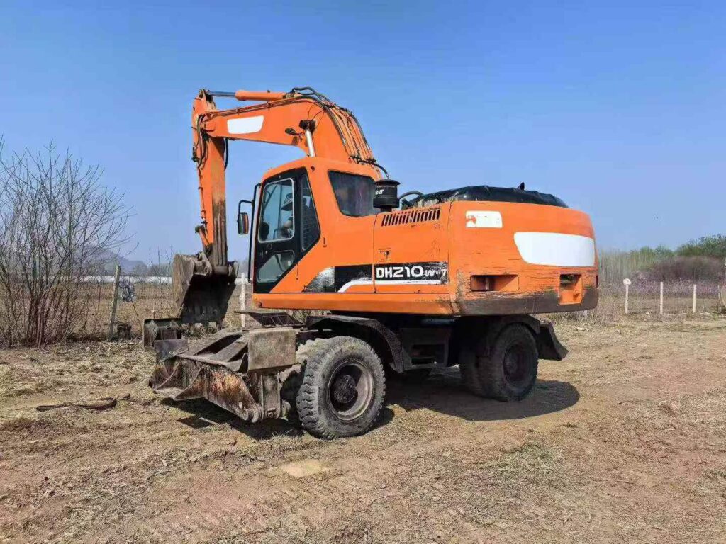 DOOSAN DX210-7W used excavator photo 2