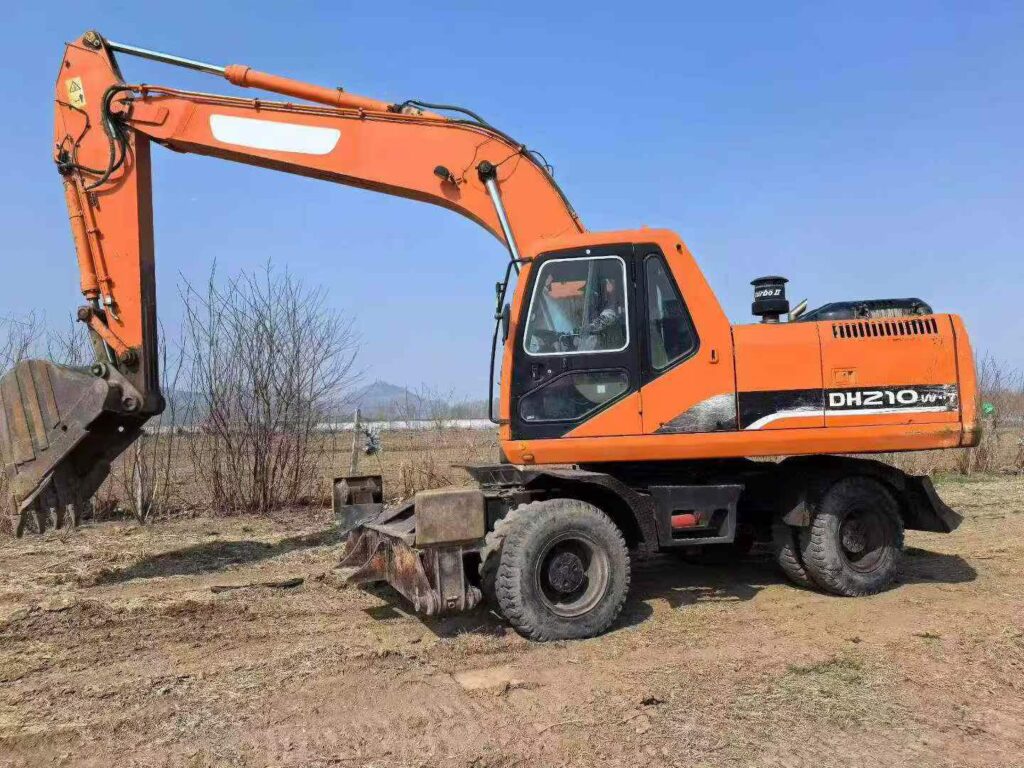 DOOSAN DX210-7W used excavator photo 4