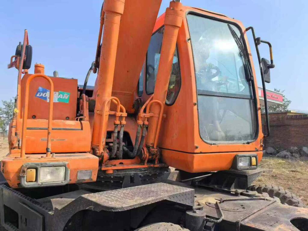 DOOSAN DX210-7W used excavator photo 6