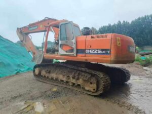 DOOSAN DX220-7 used excavator photo 1
