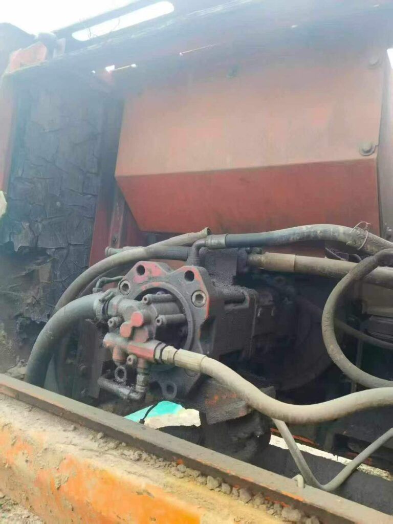 DOOSAN DX220-7 used excavator photo 6
