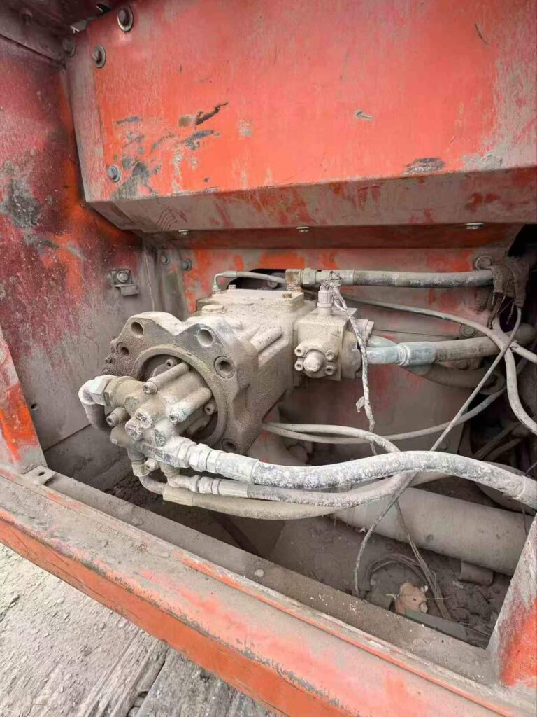 DOOSAN DX225 used excavator photo 6
