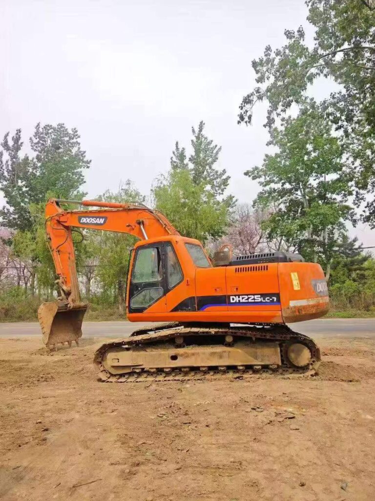DOOSAN DX225-7 used excavator photo 1