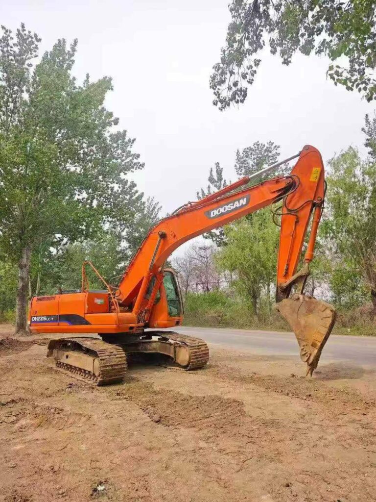 DOOSAN DX225-7 used excavator photo 4