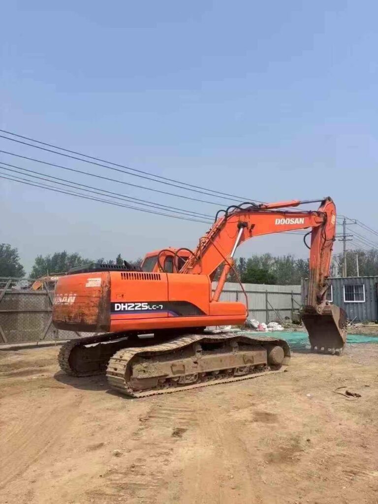 DOOSAN DX225-7 used excavator photo 3