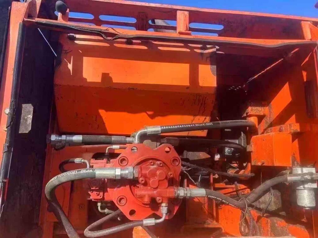 DOOSAN DX225-7 used excavator photo 7