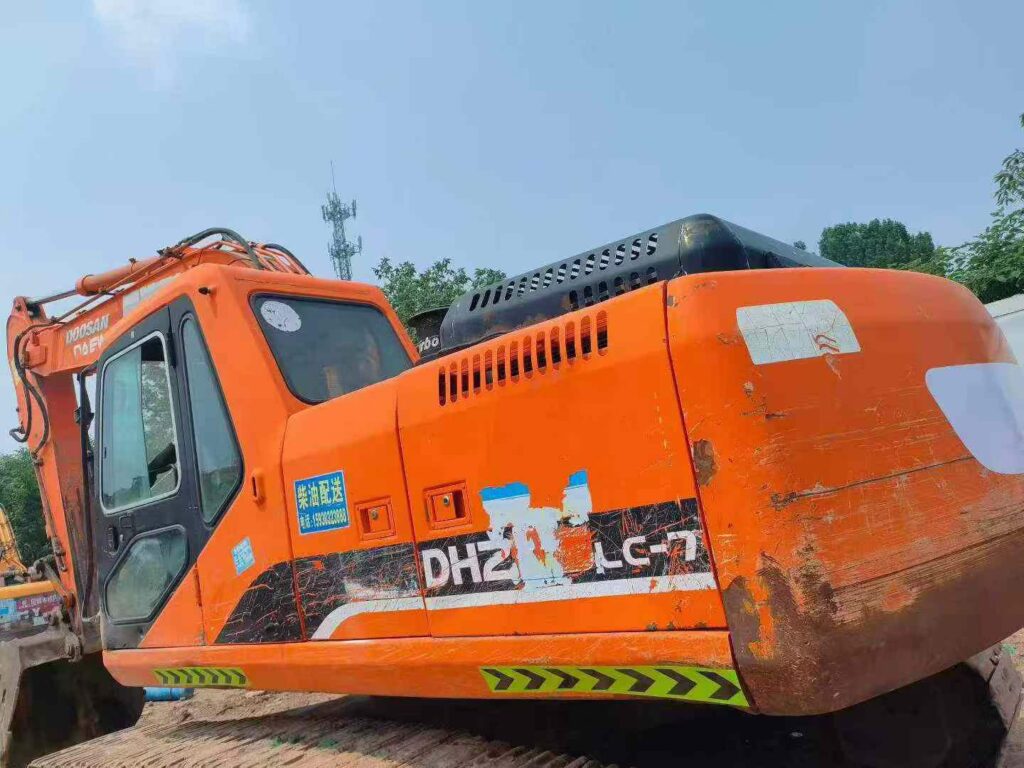 DOOSAN DX225-7 used excavator photo 1