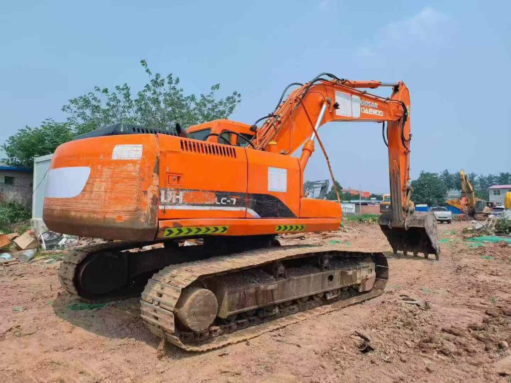 DOOSAN DX225-7 used excavator photo 3