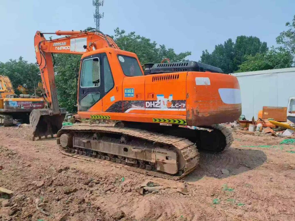 DOOSAN DX225-7 used excavator photo 7