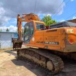 DOOSAN DX260 used excavator photo 2