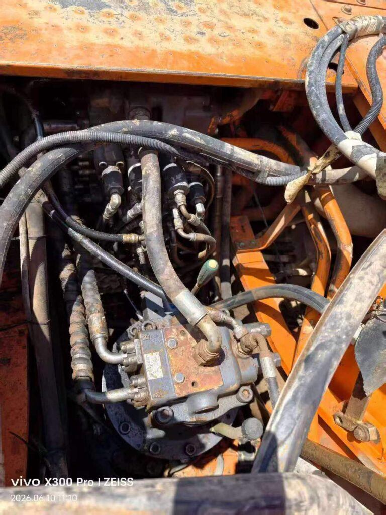 DOOSAN DX260 used excavator photo 5