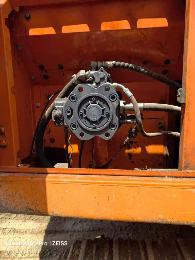 DOOSAN DX260 used excavator photo 6