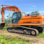 DOOSAN DX260 used excavator photo 1