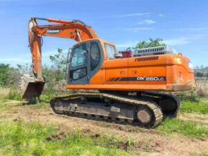 DOOSAN DX260 used excavator photo 1