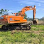 DOOSAN DX260 used excavator photo 2