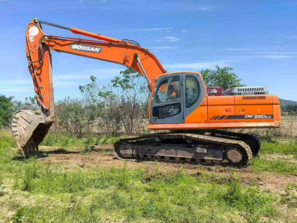 DOOSAN DX260 used excavator photo 3