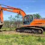 DOOSAN DX260 used excavator photo 3
