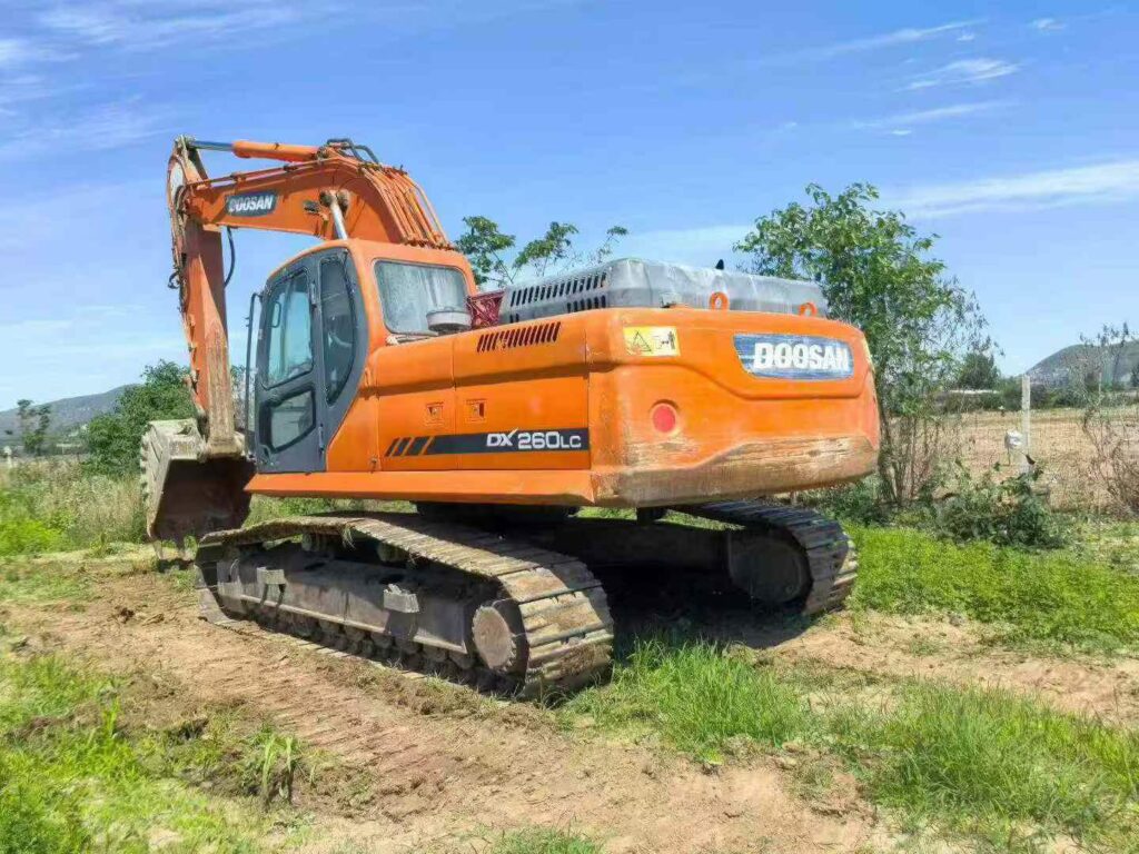 DOOSAN DX260 used excavator photo 4