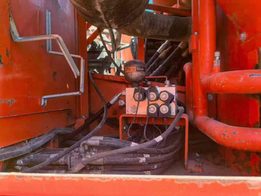 DOOSAN DX260 used excavator photo 8