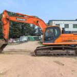 DOOSAN DX260 used excavator photo 1