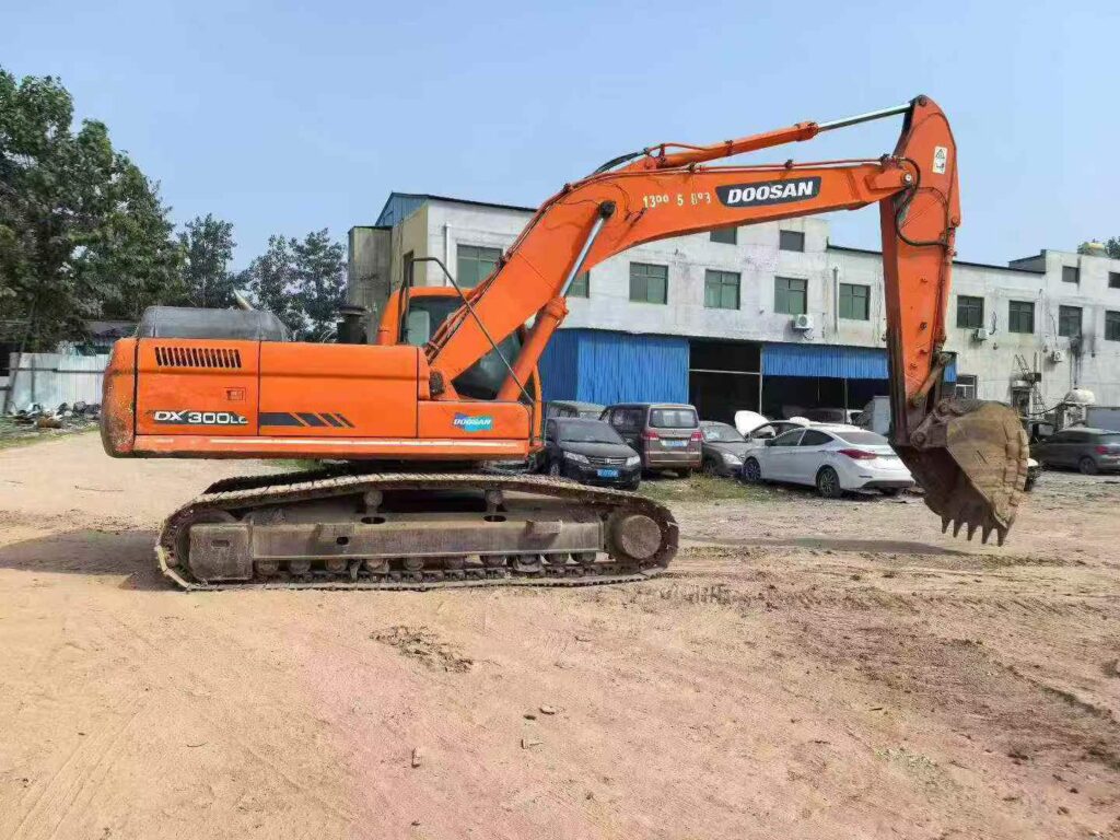 DOOSAN DX260 used excavator photo 3