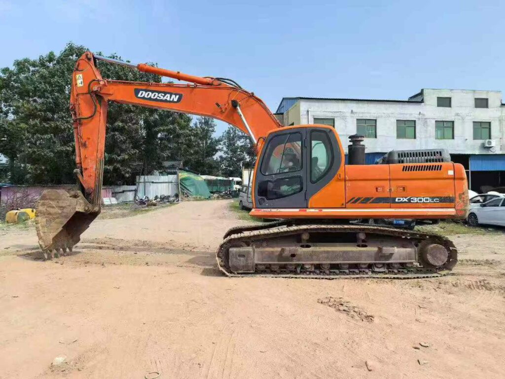 DOOSAN DX260 used excavator photo 5