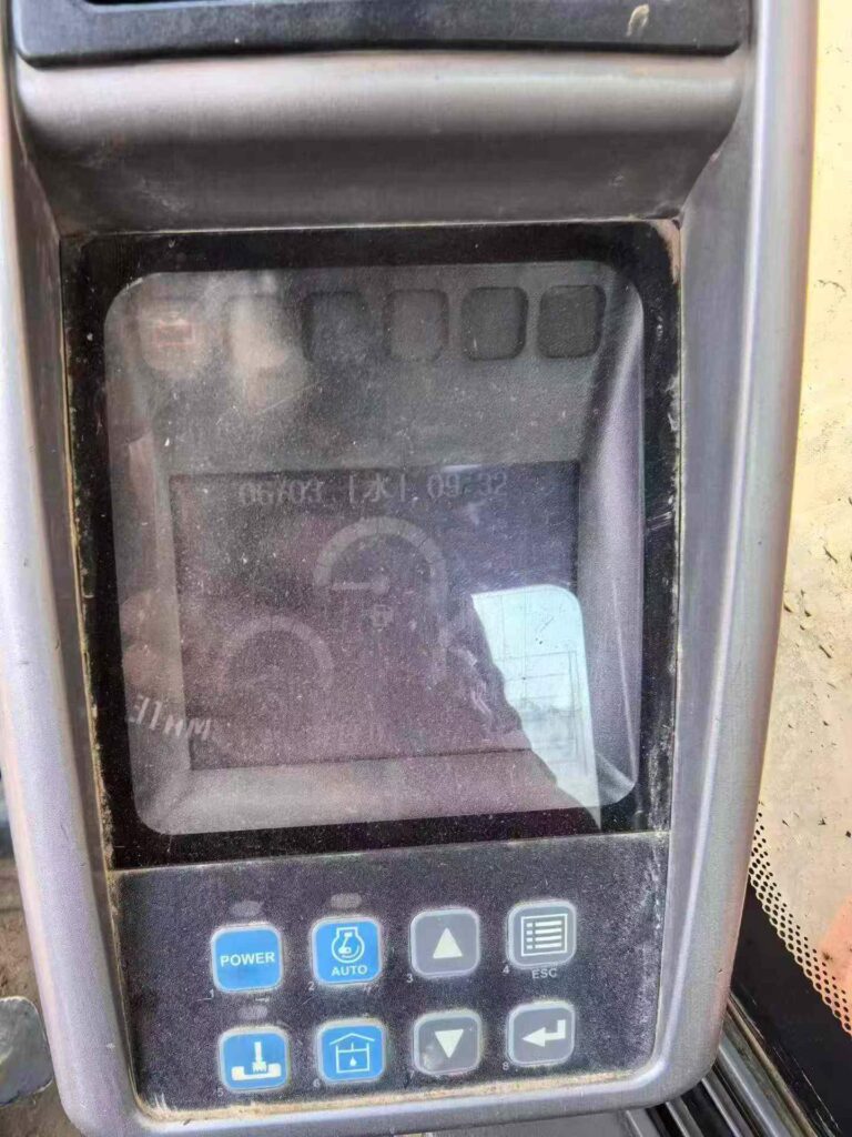 DOOSAN DX260 used excavator photo 9