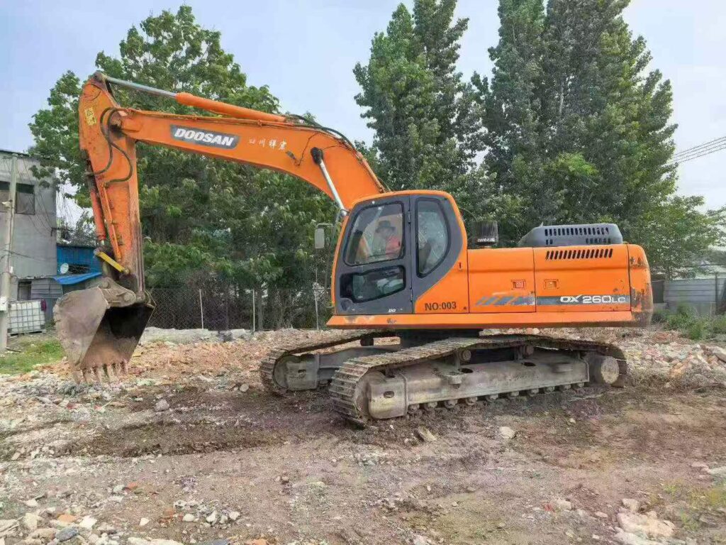 DOOSAN DX260 used excavator photo 5