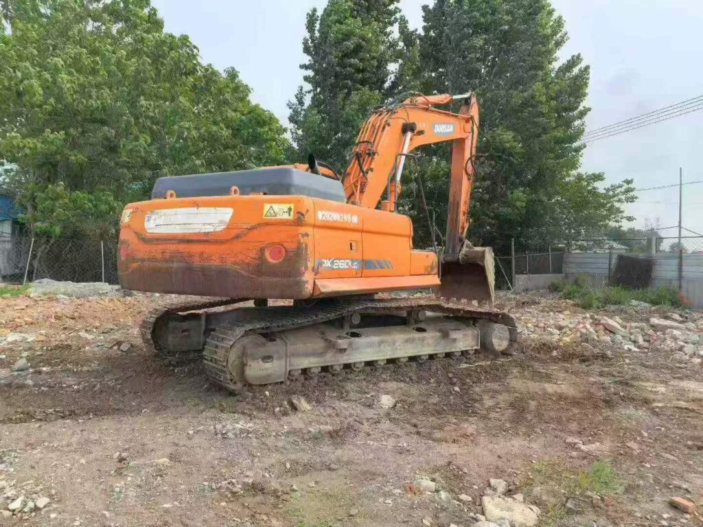 DOOSAN DX260 used excavator photo 6